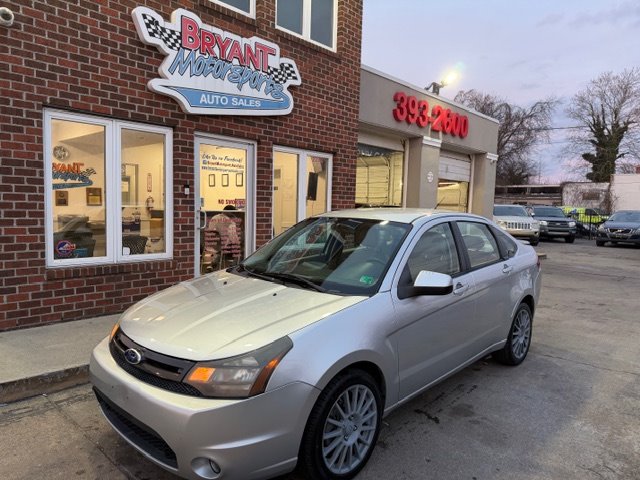 2011 Ford Focus SES's photo