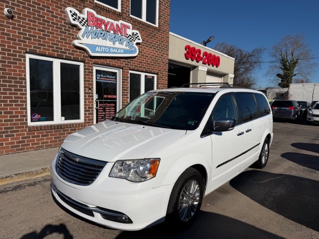 2016 Chrysler Town & Country Base's photo