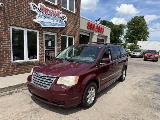 2009 Chrysler Town & Country Touring's photo